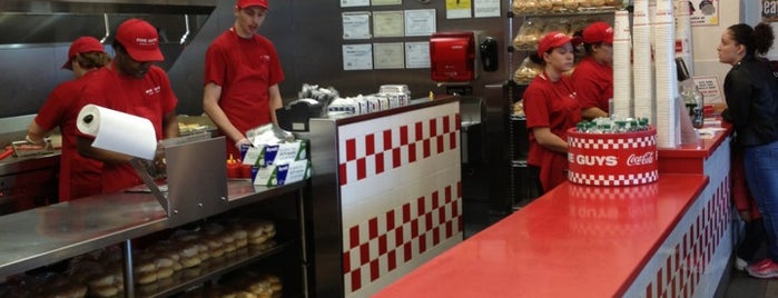 Five Guys is one of Jesseさんのお気に入りスポット.