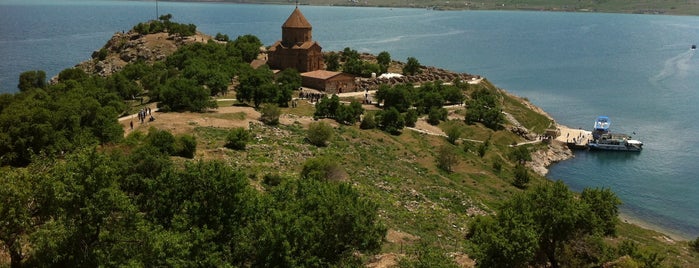 Akdamar Adası is one of Lugares favoritos de Aytek.