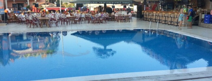 Club Dorado Hotel is one of Tempat yang Disukai Mustafa.