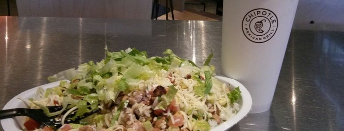 Chipotle Mexican Grill is one of Tempat yang Disukai Alex.