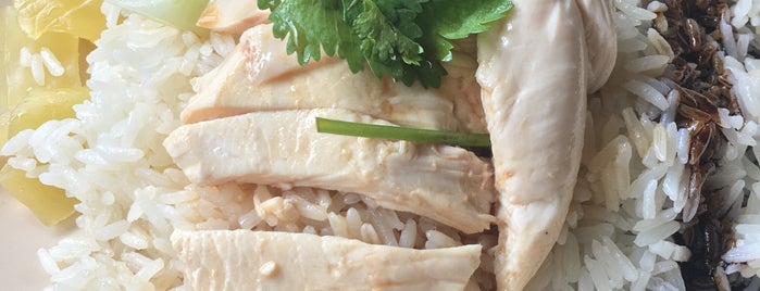 Tiong Bahru Hainanese Boneless Chicken Rice is one of Bib Gourmand (Michelin Guide Singapore).