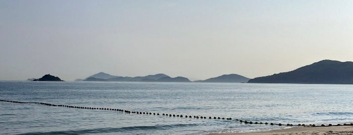 Cheung Sha Beach 長沙泳灘 is one of HK.