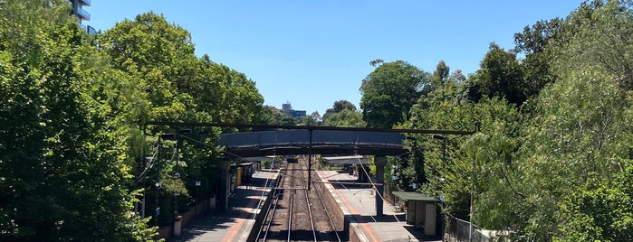 Jolimont Station is one of Lugares.