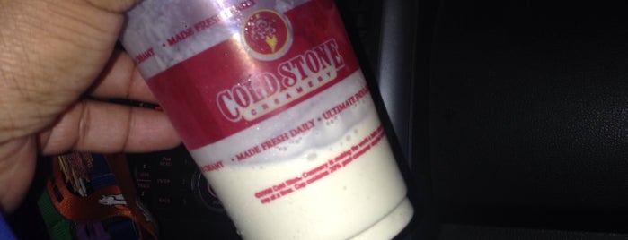 Cold Stone Creamery is one of Tempat yang Disukai Rosana.