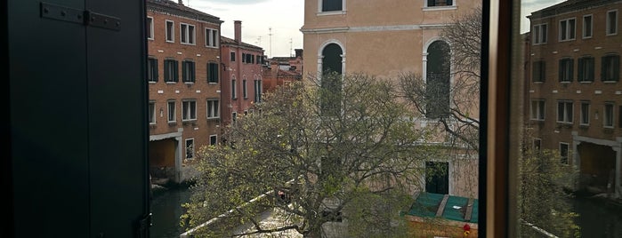 Combo is one of Venezia.