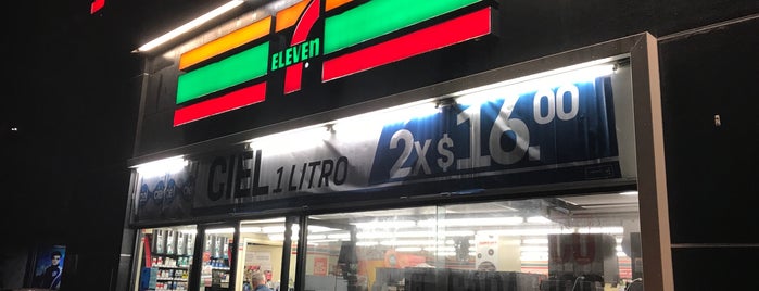 7-Eleven is one of Locais curtidos por Luis.