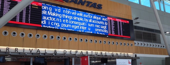 Qantas T3 Domestic Check-in is one of Tempat yang Disukai Darren.