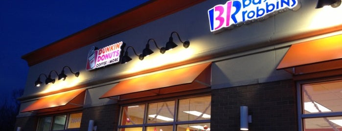 Dunkin' / Baskin-Robbins is one of Lugares favoritos de Dave.