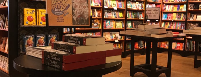 Waterstones is one of Carlさんのお気に入りスポット.