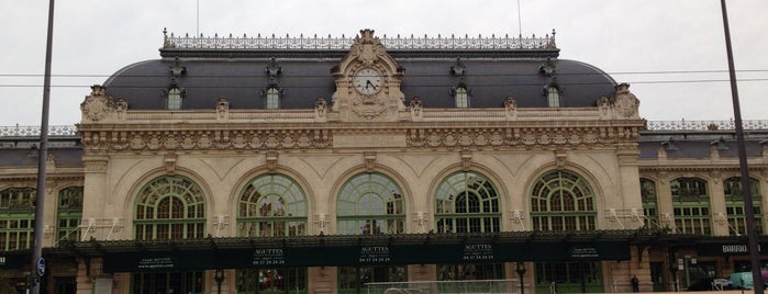 Les Brotteaux is one of Lyon.
