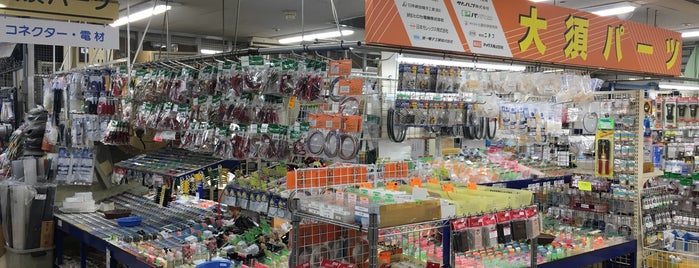 大須パーツ is one of 電気材料店.