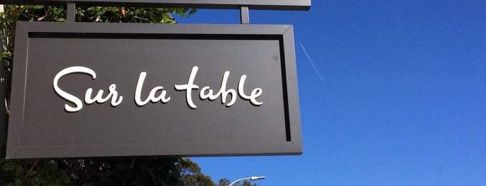 Sur La Table is one of สถานที่ที่ Andrew ถูกใจ.