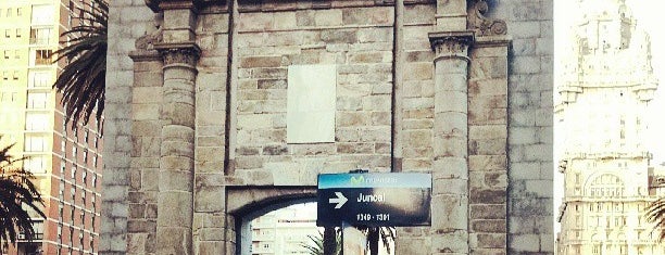 Puerta de la Ciudadela is one of Yunus : понравившиеся места.