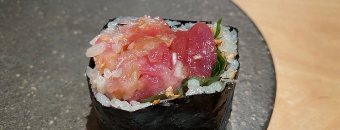 Sushi Yoshizumi is one of Lieux sauvegardés par Sydney.