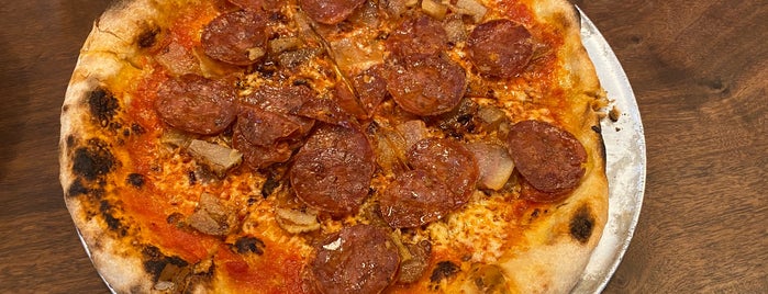 Pizzeria Delfina is one of Locais curtidos por Gabriel Nappi.