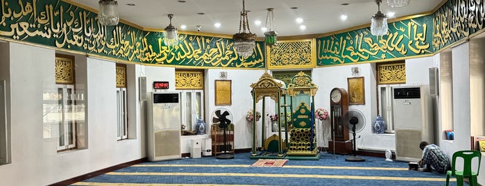 Haroon Mosque is one of Muslim Prayer rooms in Bangkok.