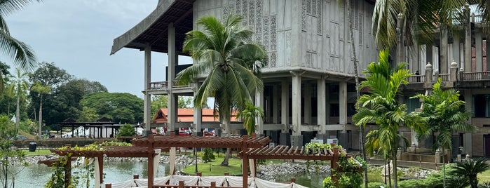 Muzium Negeri Terengganu is one of Gamu.