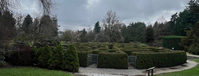 VanDusen Botanical Garden is one of Orte, die Damon gefallen.