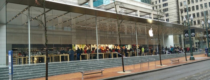 Apple Pioneer Place is one of PDX.