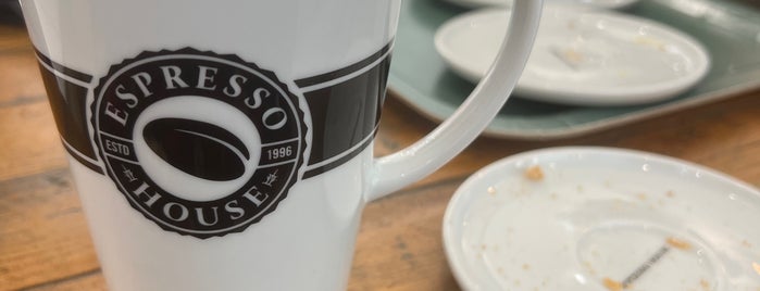 Espresso House is one of J.さんのお気に入りスポット.