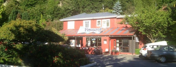 Pinewood Lodge is one of Valerie'nin Beğendiği Mekanlar.