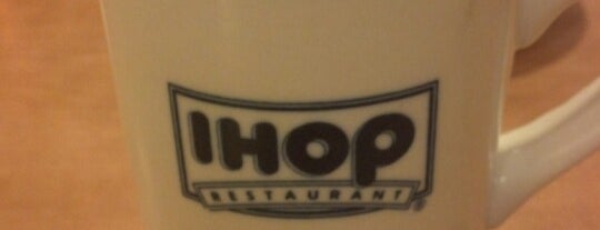 IHOP is one of Becky Wilsonさんのお気に入りスポット.