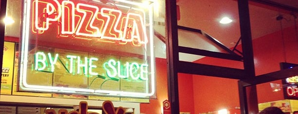 Seniore's Pizza is one of Posti che sono piaciuti a Thais.