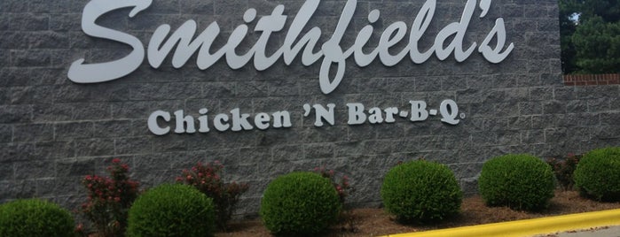 Smithfield's Chicken 'N Bar-B-Q is one of สถานที่ที่ Brandon ถูกใจ.