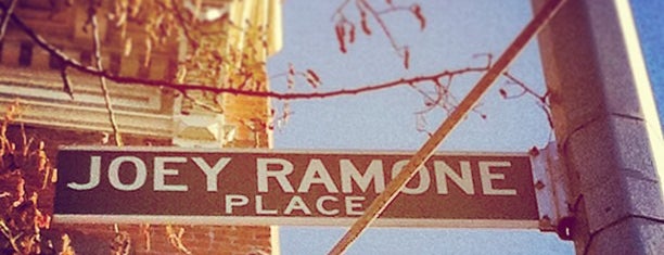 Joey Ramone Place is one of Lieux qui ont plu à Lisa.