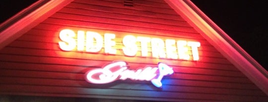 Side Street Grill is one of Lieux qui ont plu à Bradley.