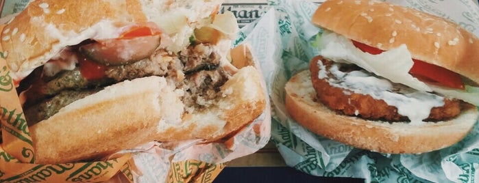 Nathan's Famous is one of Katoさんのお気に入りスポット.