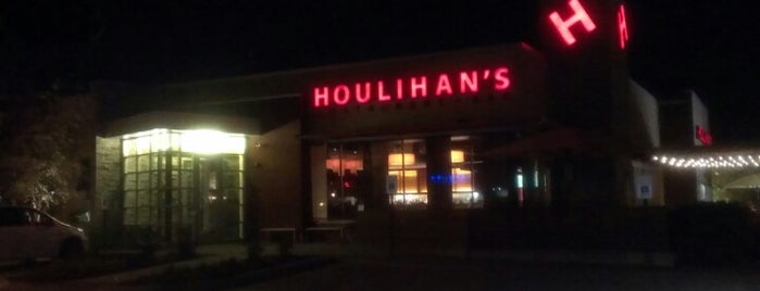 Houlihan's is one of Orte, die SilverFox gefallen.