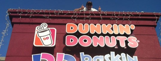 Dunkin' is one of Tempat yang Disukai Devonta.