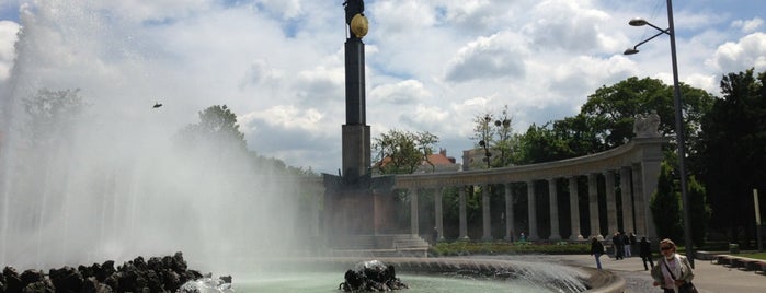 Schwarzenbergplatz is one of Lugares favoritos de Rafael.