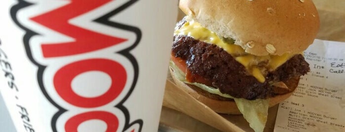 MOOYAH Burgers, Fries & Shakes is one of Barbara : понравившиеся места.