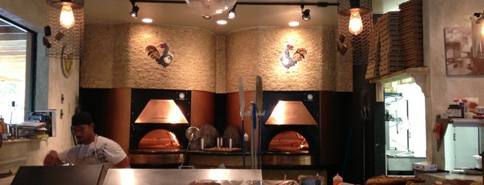 Roostica Wood-Fire Pizzeria is one of Locais curtidos por Matt.