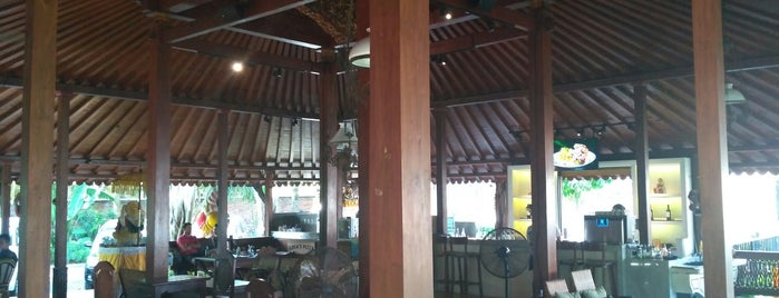 The Joglo is one of Canggu Cafes.