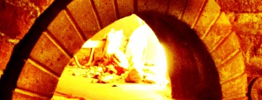 Maralunga Pizza Grill & Bar is one of Posti che sono piaciuti a Lorenzo.
