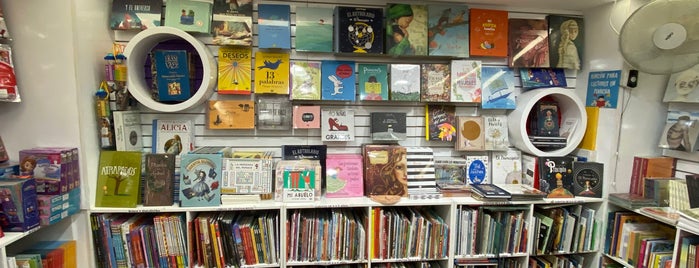 Ibero Librerías is one of Libros en Lima.