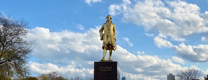 Alexander Hamilton Statue is one of Derrick'in Beğendiği Mekanlar.