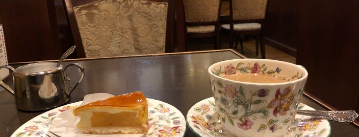 London Tea Room is one of Tempat yang Disukai Yongsuk.