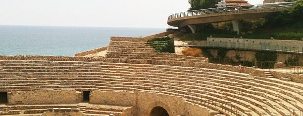 Anfiteatro Romano is one of สถานที่ที่ Zesare ถูกใจ.