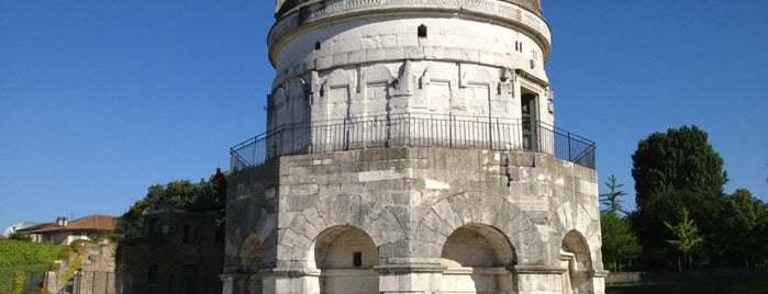 Mausoleo di Teodorico is one of สถานที่ที่ Alberto ถูกใจ.