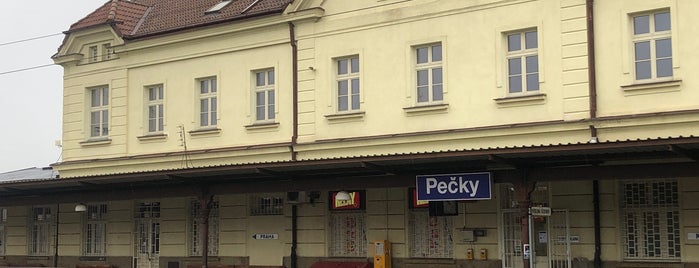 Železniční stanice Pečky is one of Trať 011 Praha - Kolín.