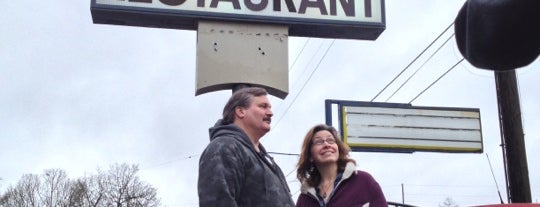 Tosis Restaurant is one of Breakfast Spots.