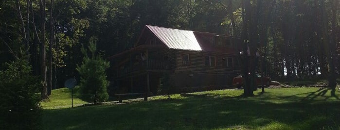 Weyrich Woods Lodge is one of Tempat yang Disukai Rick.