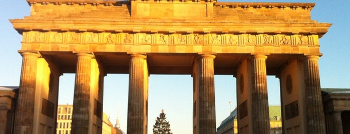 Puerta de Brandeburgo is one of Berlin.
