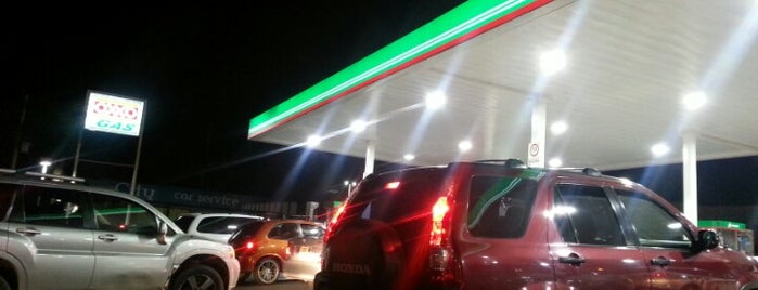 Oxxo gas is one of kArEさんのお気に入りスポット.