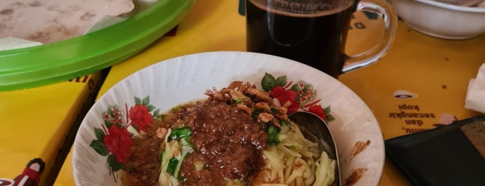 Mie Ongklok Pak Muhadi is one of Wonosobo.