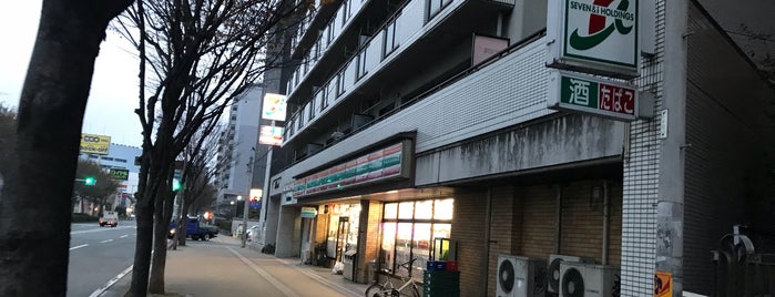 セブンイレブン 博多千代1丁目店 is one of コンビニ3.